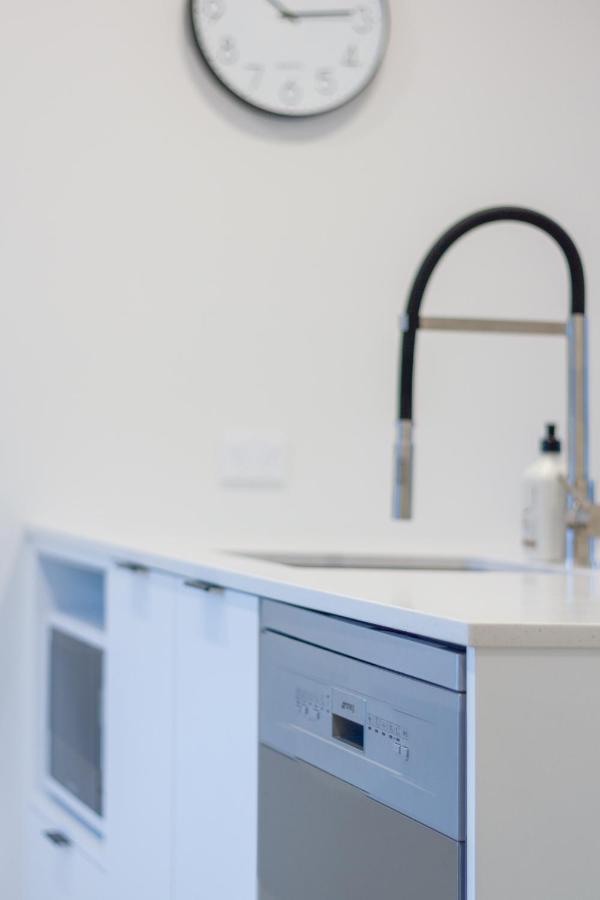 City Lights Retreat With Carpark 2 Bed 2 Bath Christchurch Esterno foto